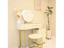 かわいいドレッサー完備☆ヘアアイロンもご用意しております♪