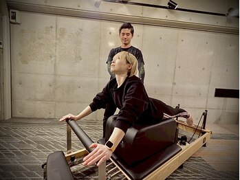 リエットストレッチ/S字カーブを整えて姿勢改善!