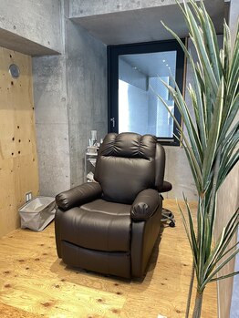 メンズ眉毛サロンラボ 渋谷店/施術室は半個室!プライベート◎