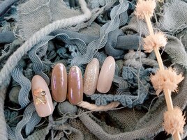 オフィスにも！お上品ネイル