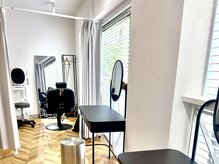 整顔院 池尻大橋店の雰囲気（池尻大橋駅から至近、246に面して明るく静かなサロン）