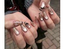 大人気のマグネットカラーとパーツでワンホンネイルに♪