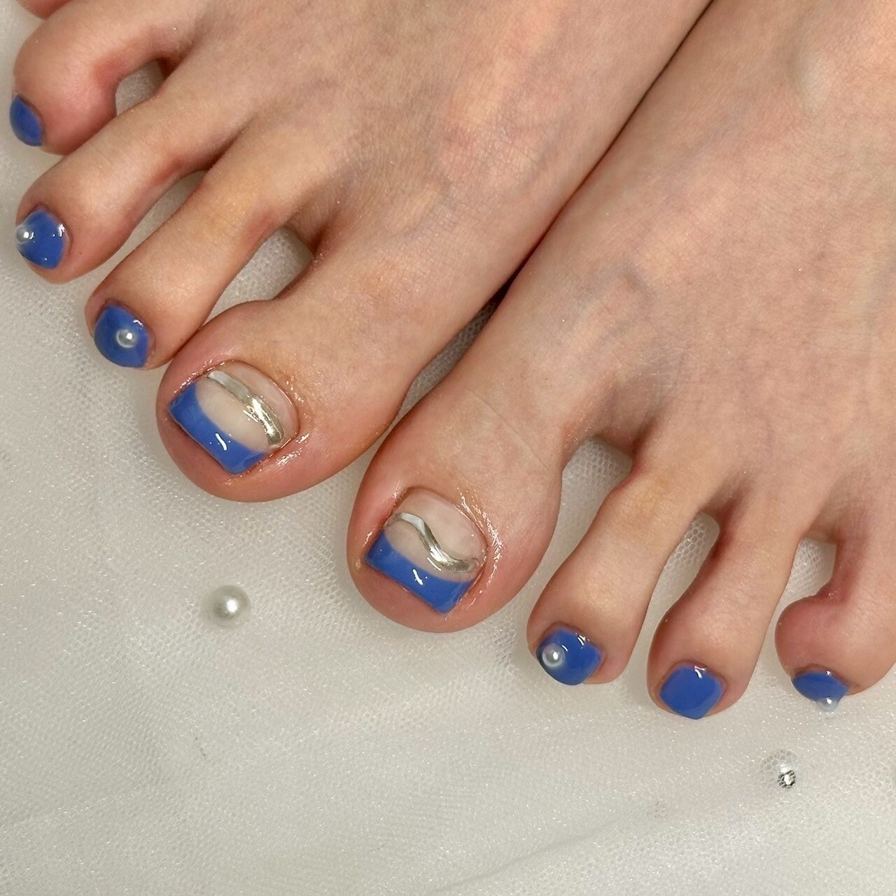 2026年冬トレンド】ニュアンス フレンチ フットのネイルデザイン集