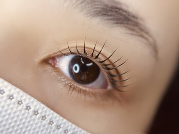 ウミウミアイラッシュ(UMIUMI EYELASH)の写真/最大2ヶ月の持続力!無添加まつ毛パーマ【シンプリフィ】敏感な目元にも◎あなたにあったカール感をご提案☆