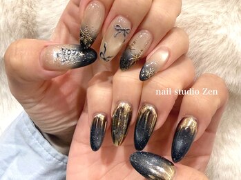 左右非対称♪ネイビーネイル