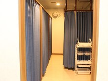 愛さんさん/仕切りがあり落ち着いた店内