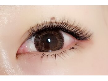 アンムートルーナ(Anmut Luna)/ボリュームラッシュ