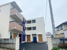 ジプソ(GYPSO)の雰囲気（門柱にタイヤのホイールがついてますので目印にされて下さい♪）