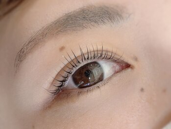アイラッシュサロンクローバー 大垣店(CLOVER)の写真/圧倒的な軽さ&柔らかさで自まつげへの負担を軽減！《フラットラッシュ100本/120本》なりたい目元が叶う♪