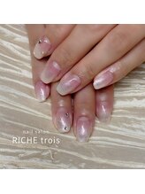 リッシュ トロワ(RICHE trois)/白×ラメグラデーション