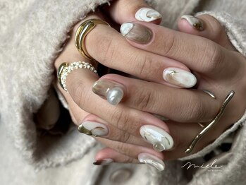 ミエレ(miele)/淡色ゴールドニュアンスデザイン