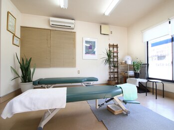 さくら整体 療術院/明るい店内。