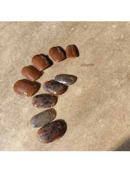 シルニー リム(Silny rim)/アシンメトリーニュアンスネイル