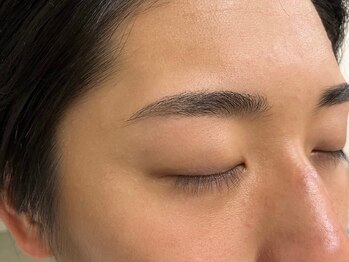 アイラッシュ フロウ(eyelash Flow)の写真/《アイブロウWAX》お客様の骨格や自眉を活かして理想のデザインに整えます★ナチュラル～流行りの眉まで◎