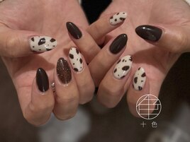 牛柄ネイル