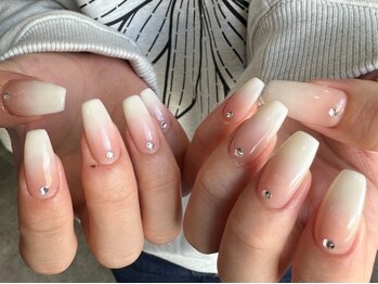 エイチ ネイル(H nail)の写真/日常に溶け込むシンプルデザインをご提案◎爪の形や肌の色に合せて、絶妙なカラーで上品な指先を叶えます☆