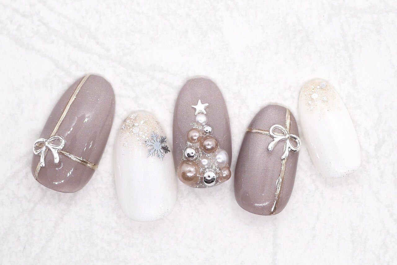 2025年-2026年冬トレンド】リボンのネイルデザイン集｜人気順