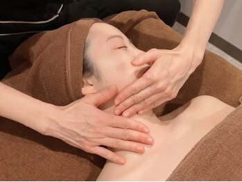 プレミアムボディバランス 銀座(Premium Body Balance)の写真/【痛みの少ない小顔術｜360°美顔小顔矯正☆】頭からアプローチする小顔矯正/むくみ解消・左右差のケアに♪