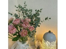 サロン内はいつも季節のお花を飾ったりしています＾＾