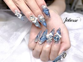 キラブルーの韓国風ロングネイル