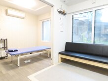 いん鍼灸治療院/＜待合＆施術スペース＞