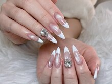 Eli Nails 新宿【エリネイルズ】《長さだし専門店/つけ放題/持ち込み/スカルプ》/フレンチ、マグネットネイル