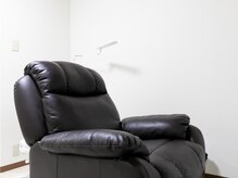 リクライニングチェアでゆっくりとお過ごしいただけます♪