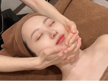 プレミアムボディバランス 銀座(Premium Body Balance)の写真/【気になるたるみを改善/フェイスラインUP↑】頭から引き上げる360°美顔小顔矯正｜ほうれい線のケアにも◎