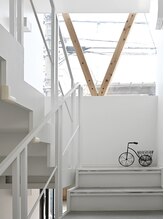 サロン キママ(Salon Kimama)/白い階段を上がります♪