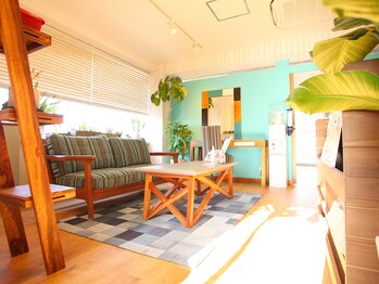 マヒナ フルフル(mahina huluhulu)/待合スペース