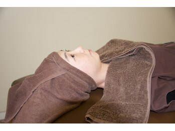 ビューティーパンク 黒田鍼治療院(Beauty Punc)/2.洗顔後、施術がスタートです。