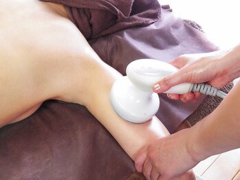 ボディスタイリング(Body Styling)の写真/気になる二の腕、背中、ウエストをマシーンと手技でしっかりケア！ブライダルにも最適◎