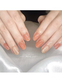 リッシュ トロワ(RICHE trois)/コーラルピンク×ラメグラネイル