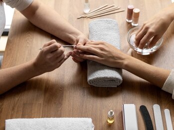 アウェイク ネイル(Awake Nail)の写真/手元を見るたび気持ちが前向きになる指先へ。ハンドケアと爪育成プログラムで健康的な自爪を目指します。