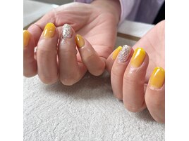 ワンカラーにシルバーラメが◎