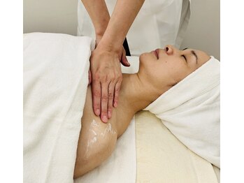 ポーラ ザ ビューティー イオンモール高崎店(POLA THE BEAUTY)/デコルテから丁寧にケア