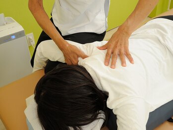 夙川つつい整体院/施術風景　4