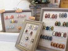 スワロンネイル 名古屋店(SWALLON NAIL)の雰囲気（様々なデザイン、定額、季節のサンプル、マグネットカラー多数☆）