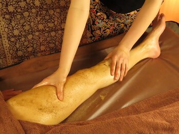 セレンディップ(Seren Dip)の写真/足のむくみをアーユルヴェーダでスッキリ解消！脂肪燃焼コースとハーブオイルで心も体もリフレッシュ◎