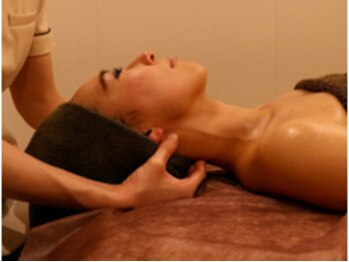 パウワウ ヤエチカ店/首ケアで、目もスッキリ！