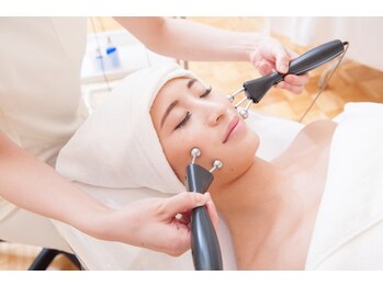 クリニカルエステ イーズ ミーナ京都店/フェイスビートダンス