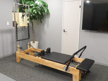 マックストレーニングラボ(MAX TRAININGLABO)/ピラティスマシン