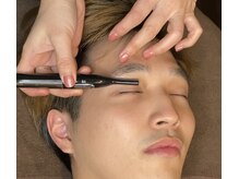 パルファム/眉デザインカット施術