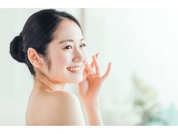 アイビ(愛美)の写真/結果の高さで人気のニキビケア!【毛穴洗浄＋ビタミンC導入エレクトロポレーション】凹凸のない滑らか美肌に