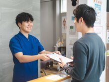 おざき鍼灸接骨院 高茶屋院/受付風景