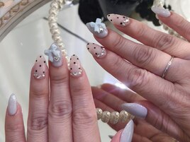 優しいドットリボンネイル