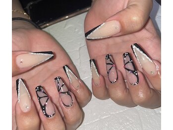 ネイルズフォーユー(Nails 4 U)/黒フレンチデザイン