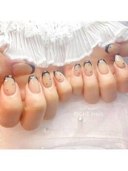リッシュ トロワ(RICHE trois)/ブラックフレンチ×ちびリボン