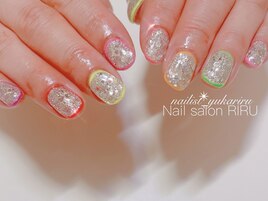 キラッキラネオンネイル