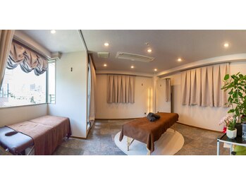 メディカルジャパン 表参道/店内は完全個室で広々とした空間